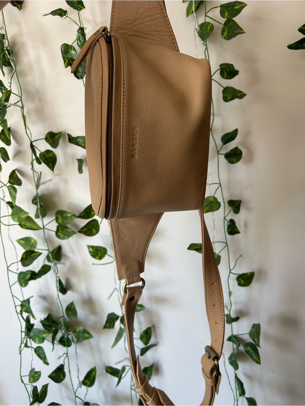 MANDRN Remy with strap extender and pouch - Sand